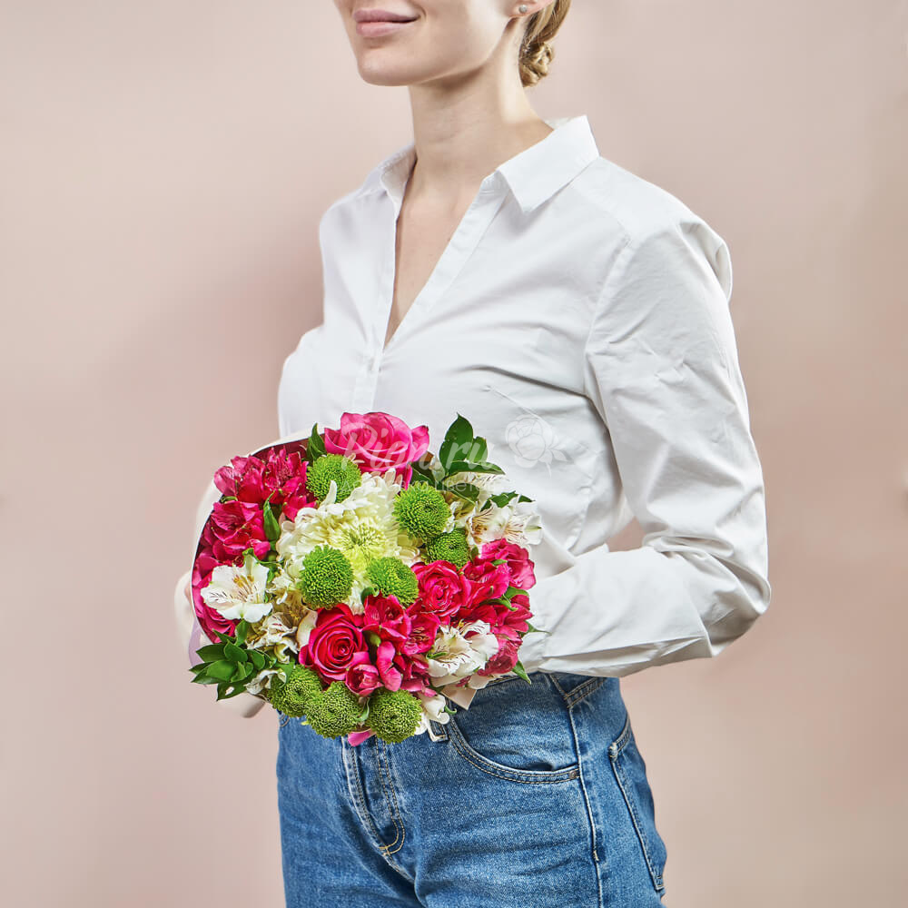 Букет с розами, альстромериями и хризантемами